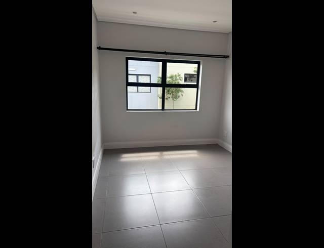 3 BEDROOM TOWNHOUSE FOR SALE IN PALM LAKES ESTATE
